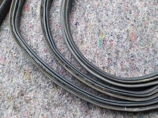 bontott VW MULTIVAN Csomagtérajtó Gumikéder