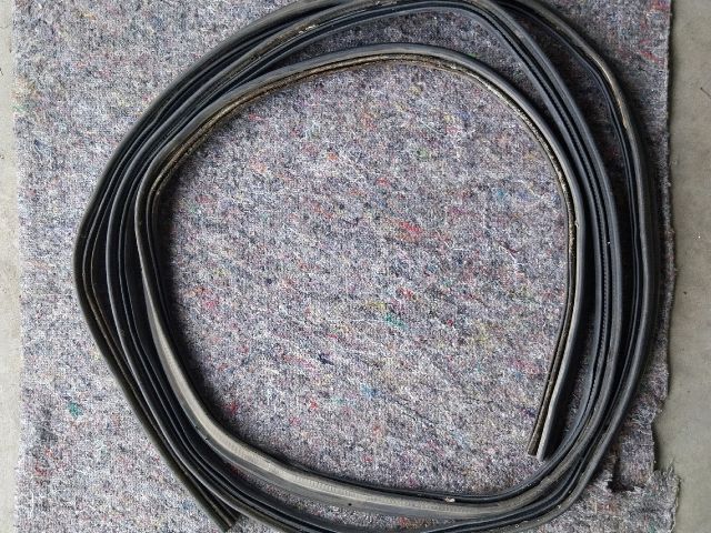 bontott VW MULTIVAN Csomagtérajtó Gumikéder