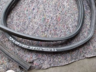 bontott VW MULTIVAN Csomagtérajtó Gumikéder