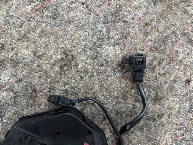 bontott VW MULTIVAN Csomagtérajtó Zárszerkezet