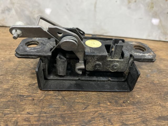 bontott VW MULTIVAN Csomagtérajtó Zárszerkezet