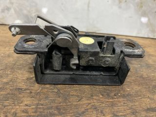 bontott VW MULTIVAN Csomagtérajtó Zárszerkezet