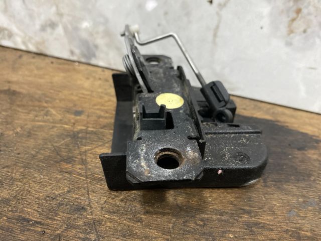 bontott VW MULTIVAN Csomagtérajtó Zárszerkezet