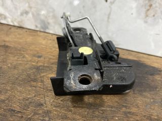 bontott VW MULTIVAN Csomagtérajtó Zárszerkezet