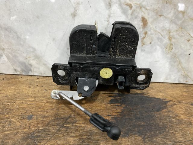 bontott VW MULTIVAN Csomagtérajtó Zárszerkezet