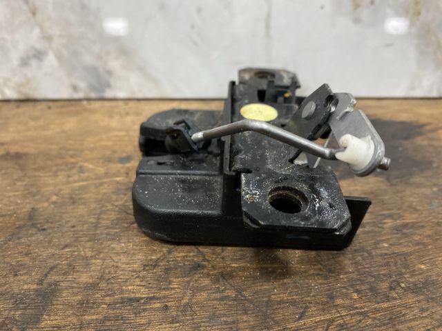 bontott VW MULTIVAN Csomagtérajtó Zárszerkezet