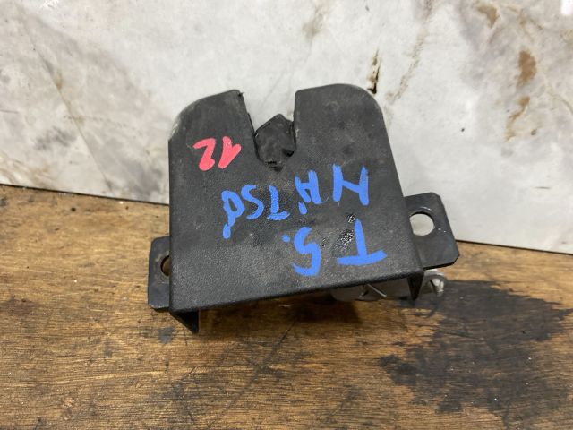 bontott VW MULTIVAN Csomagtérajtó Zárszerkezet