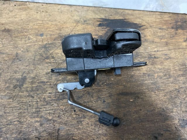 bontott VW MULTIVAN Csomagtérajtó Zárszerkezet