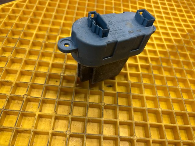 bontott VW MULTIVAN Előtét Ellenállás Fűtőmotor