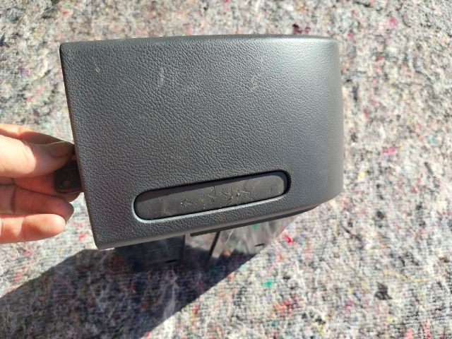 bontott VW MULTIVAN Első Hamutartó