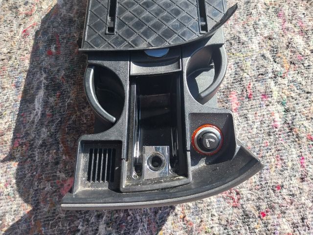 bontott VW MULTIVAN Első Hamutartó