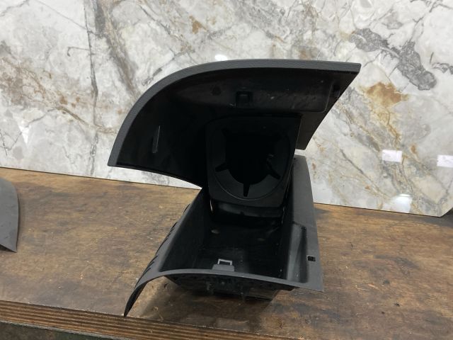 bontott VW MULTIVAN Első Tároló Rekesz