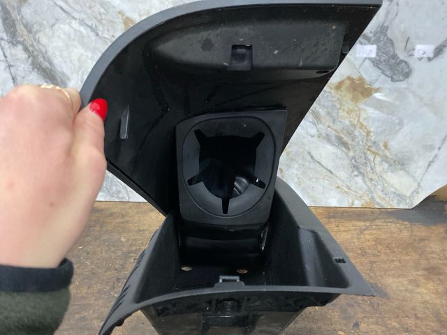 bontott VW MULTIVAN Első Tároló Rekesz