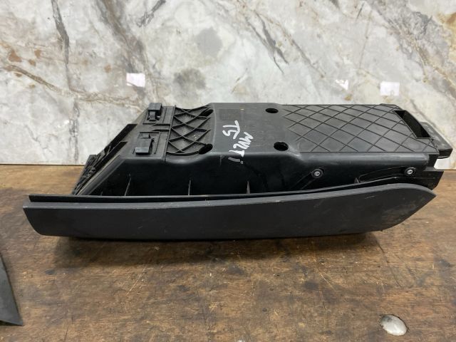 bontott VW MULTIVAN Első Tároló Rekesz