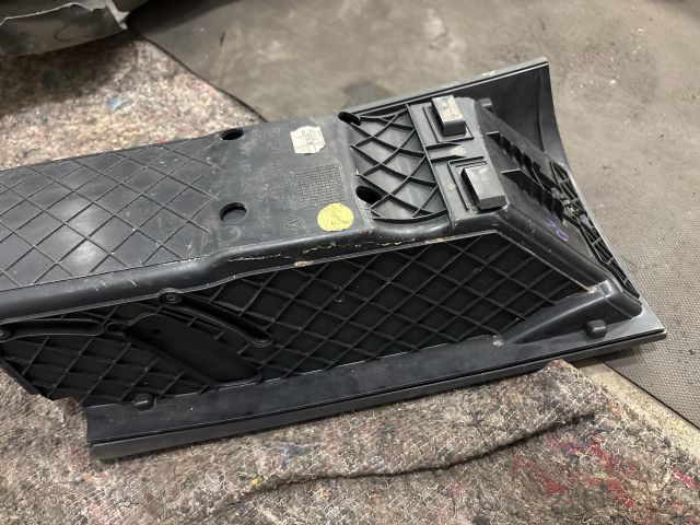 bontott VW MULTIVAN Első Tároló Rekesz