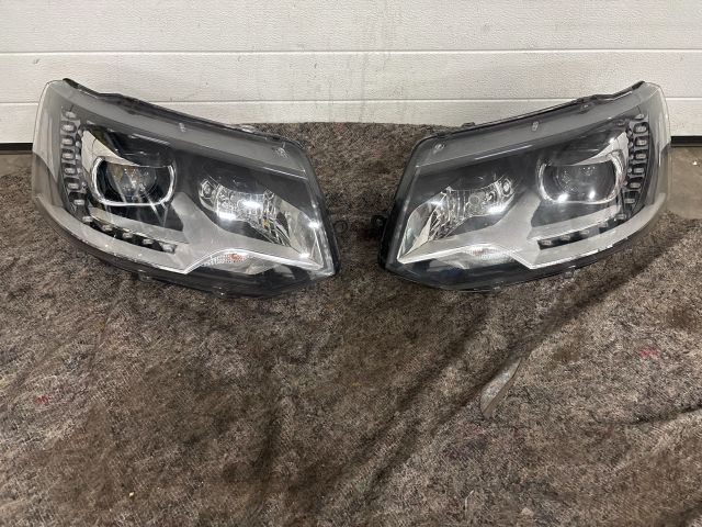 bontott VW MULTIVAN Fényszóró Pár