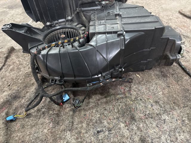 bontott VW MULTIVAN Fűtés Box