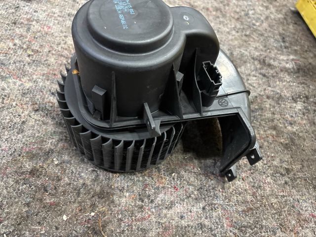 bontott VW MULTIVAN Fűtőmotor (Klímás)