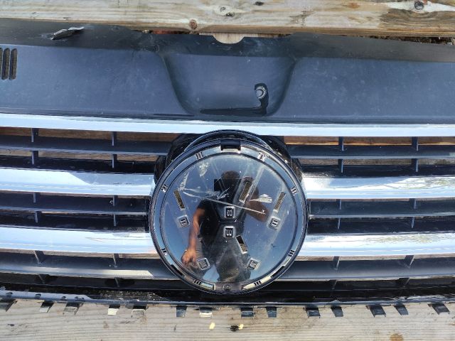 bontott VW MULTIVAN Hűtőrács