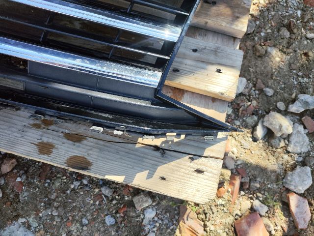 bontott VW MULTIVAN Hűtőrács