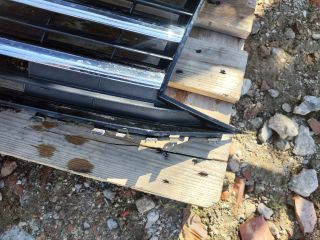 bontott VW MULTIVAN Hűtőrács