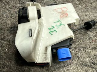 bontott VW MULTIVAN Jobb első Ajtózár