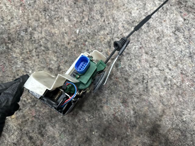 bontott VW MULTIVAN Jobb első Ajtózár