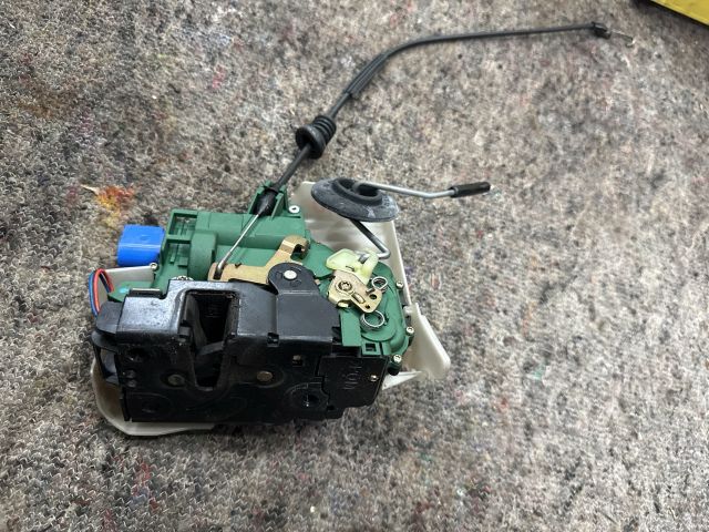 bontott VW MULTIVAN Jobb első Ajtózár