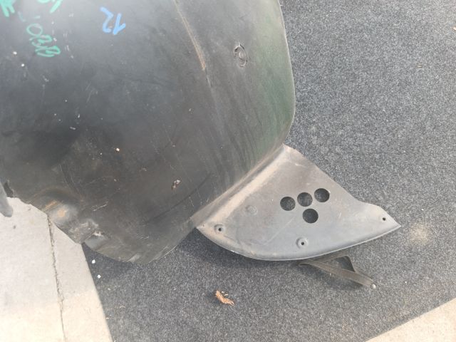 bontott VW MULTIVAN Jobb első Első Dobbetét (Kerékjárati, Műanyag)