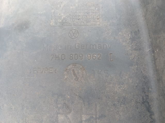 bontott VW MULTIVAN Jobb első Első Dobbetét (Kerékjárati, Műanyag)