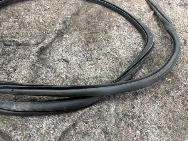 bontott VW MULTIVAN Jobb első Gumikéder