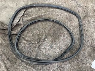 bontott VW MULTIVAN Jobb első Gumikéder