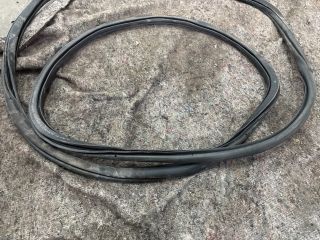 bontott VW MULTIVAN Jobb első Gumikéder