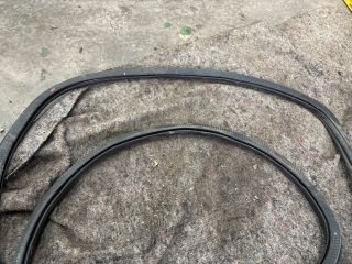 bontott VW MULTIVAN Jobb első Gumikéder