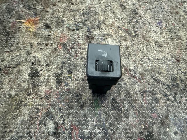 bontott VW MULTIVAN Jobb első Ülésfűtés Kapcsoló