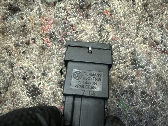 bontott VW MULTIVAN Jobb első Ülésfűtés Kapcsoló