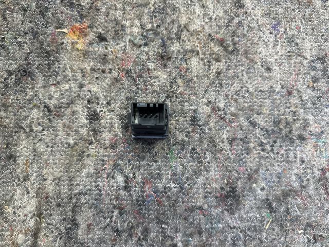 bontott VW MULTIVAN Jobb első Ülésfűtés Kapcsoló