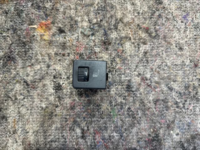 bontott VW MULTIVAN Jobb első Ülésfűtés Kapcsoló