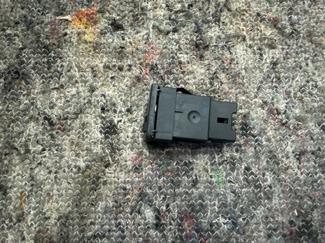 bontott VW MULTIVAN Jobb első Ülésfűtés Kapcsoló