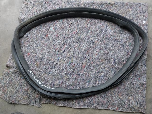 bontott VW MULTIVAN Jobb hátsó Gumikéder