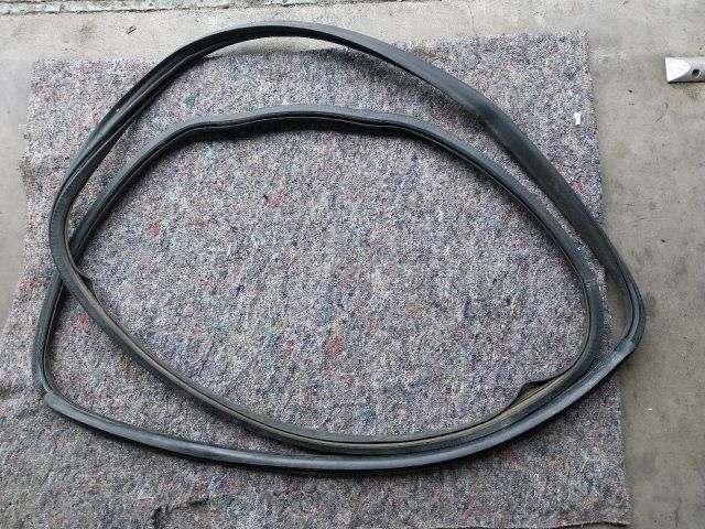 bontott VW MULTIVAN Jobb hátsó Gumikéder