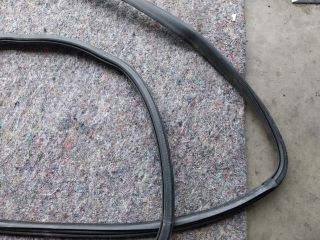 bontott VW MULTIVAN Jobb hátsó Gumikéder