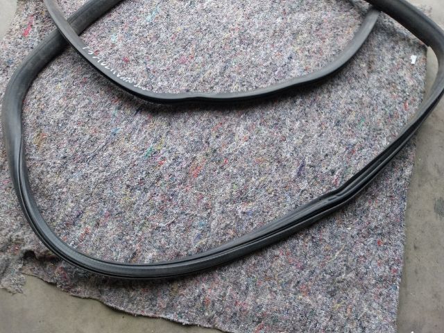 bontott VW MULTIVAN Jobb hátsó Gumikéder