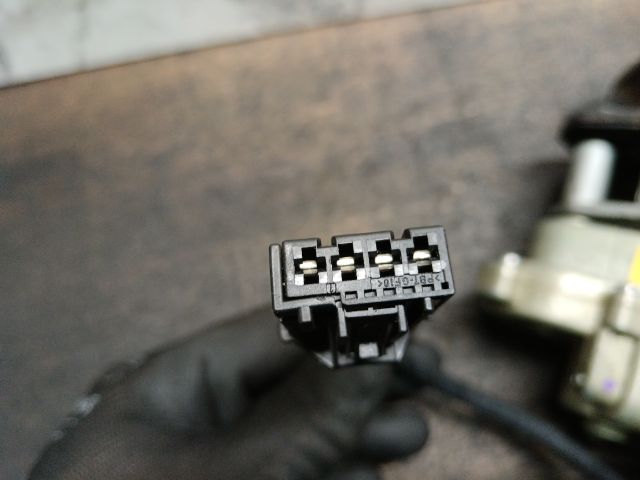 bontott VW MULTIVAN Jobb Tolóajtó Zárszerkezet