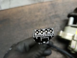 bontott VW MULTIVAN Jobb Tolóajtó Zárszerkezet