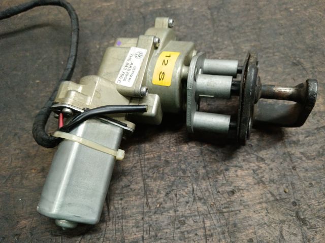 bontott VW MULTIVAN Jobb Tolóajtó Zárszerkezet