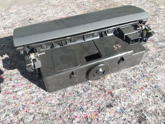 bontott VW MULTIVAN Kesztyűtartó