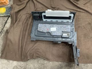 bontott VW MULTIVAN Kesztyűtartó