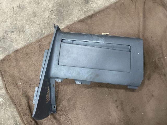 bontott VW MULTIVAN Kesztyűtartó