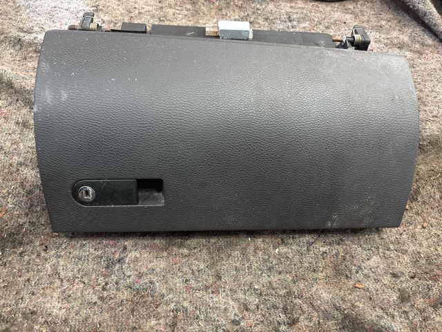 bontott VW MULTIVAN Kesztyűtartó